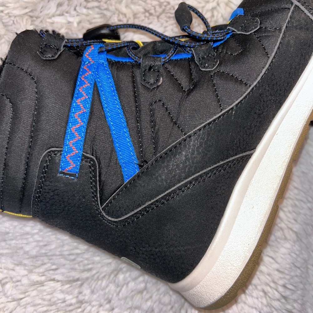 Merrell Kids Black and Blue Rain & Snow Boots size 4 - Picture 2 of 9